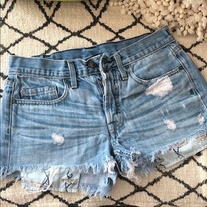 Cut off jean shorts 💙